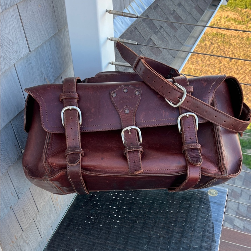 Saddleback leather - side pocket leather duffel bag. - Picture 13 of 14